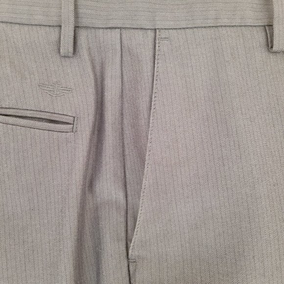 Dockers Signature Khaki Classic Fit  D3 Dress Pant. Size 33x32 - Picture 5 of 15